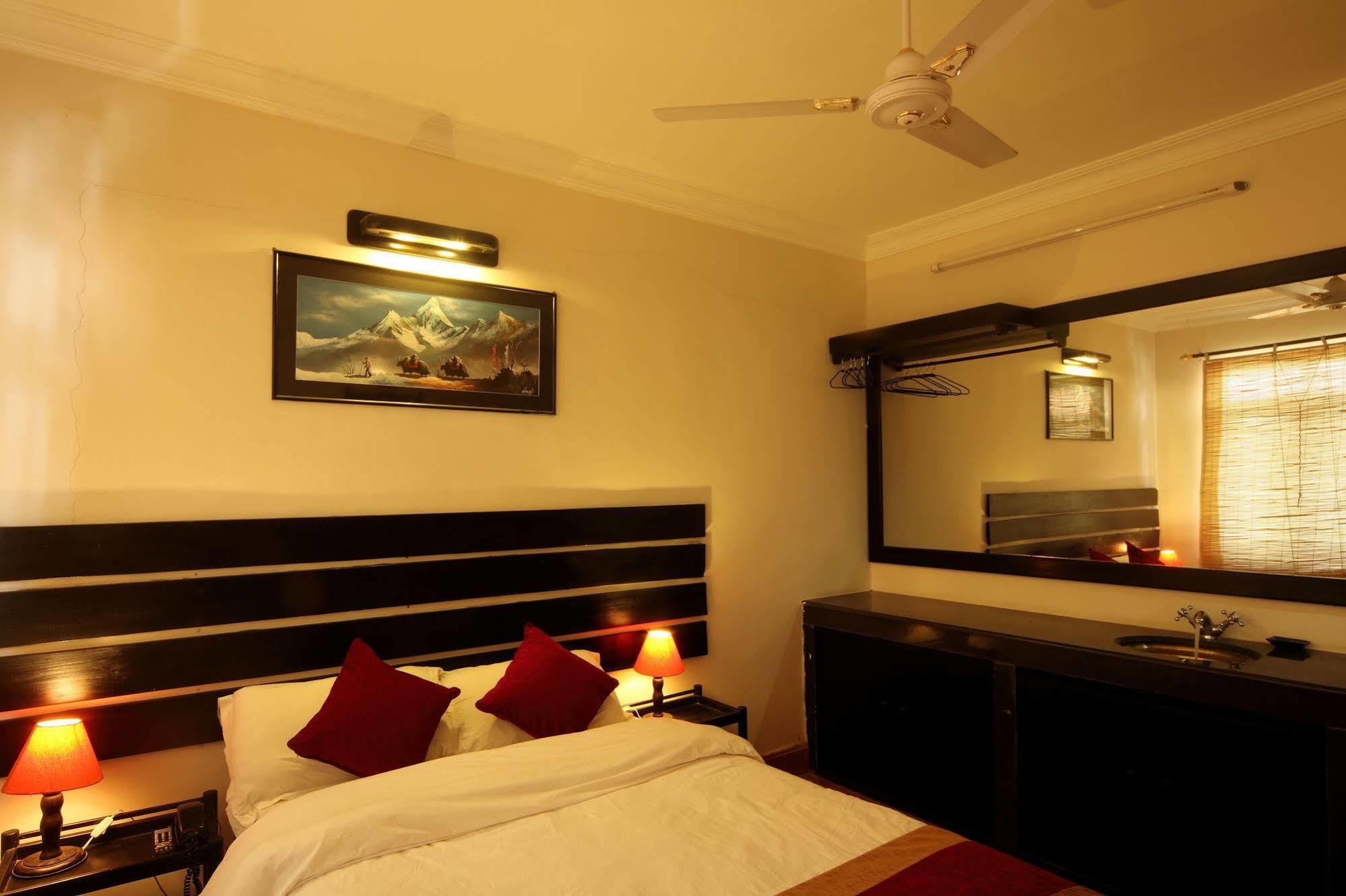 Hotel Thorong Peak Kathmandu Exteriör bild