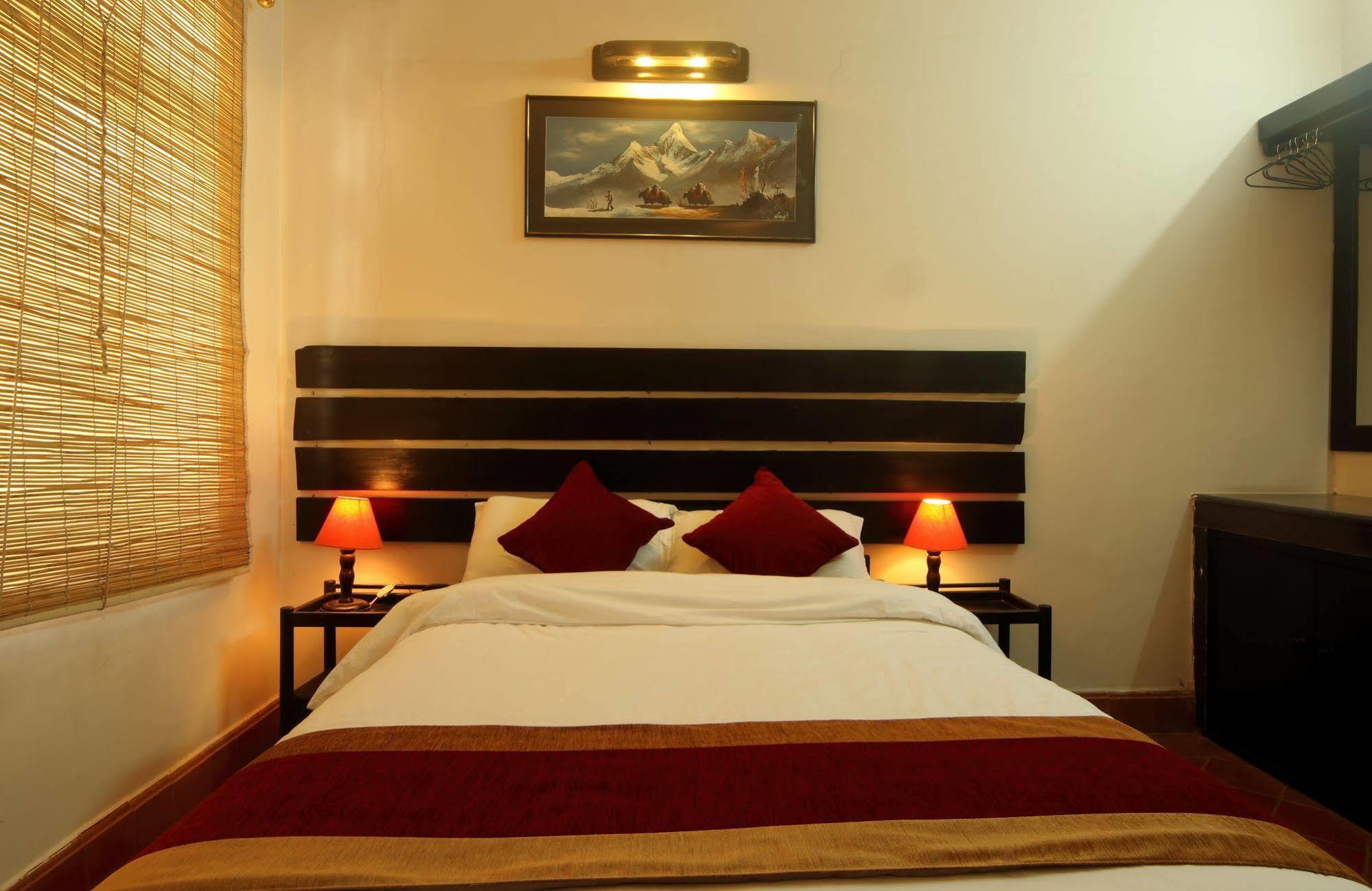 Hotel Thorong Peak Kathmandu Exteriör bild
